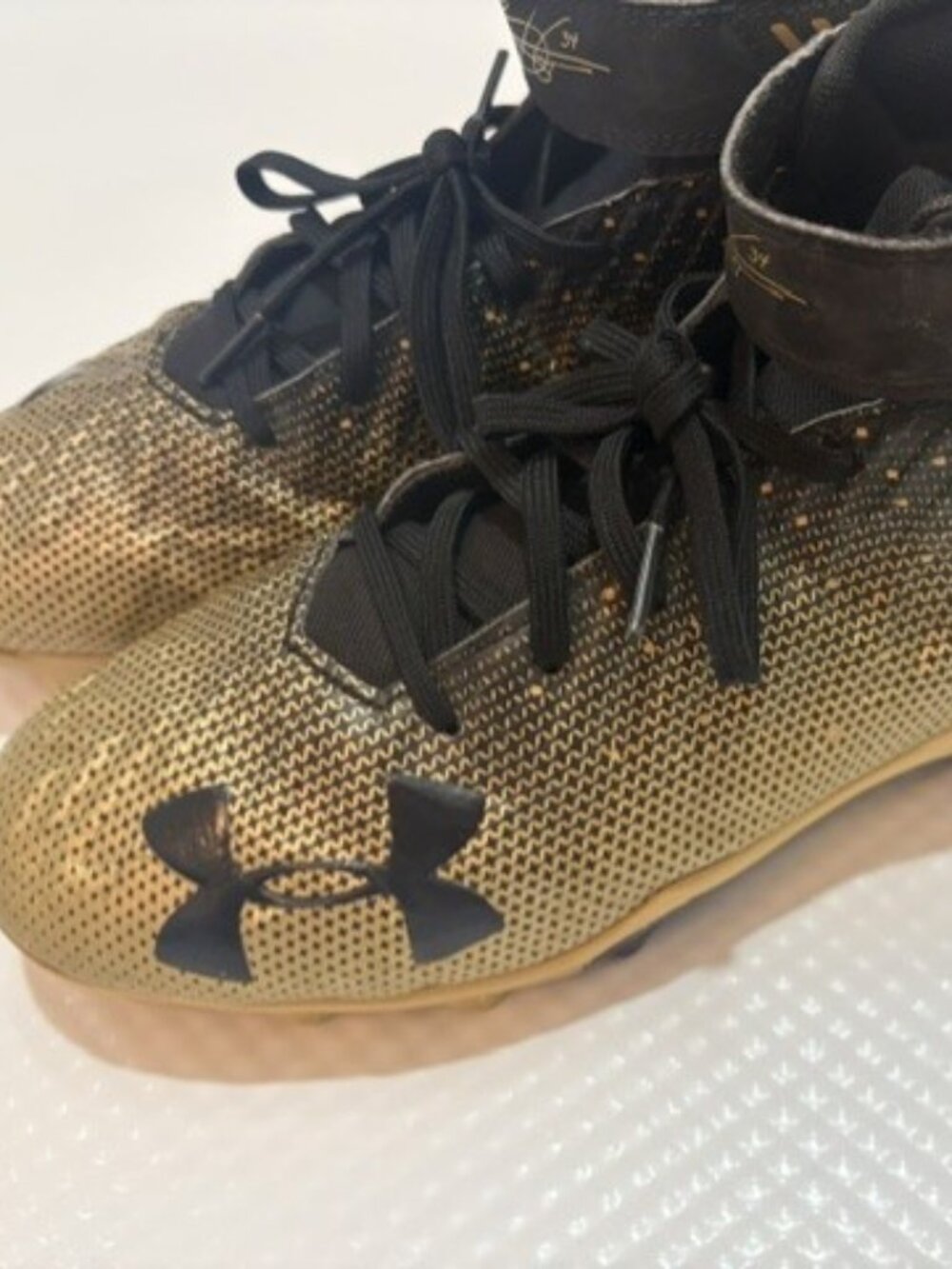 UNDER ARMOUR Men's Metallic Black and Gold High Top Cleats Size 9